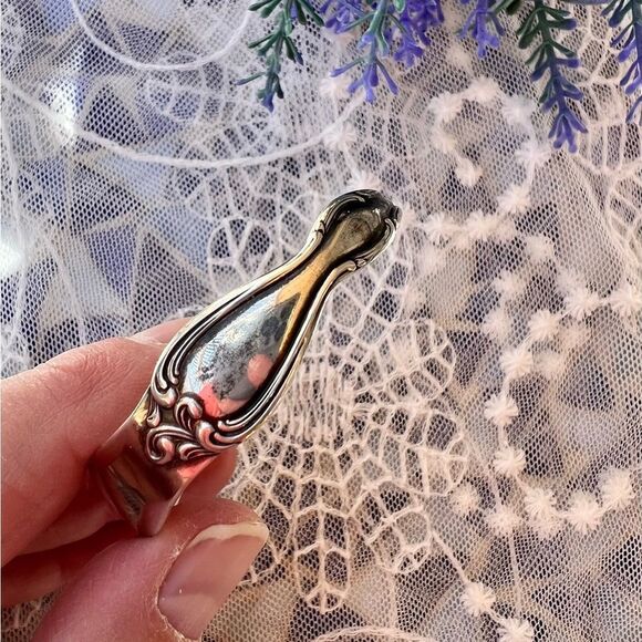 Vintage 1949 Wm. A. Rogers Oneida Old South II Flat-wear Monogram Cuff - Picture 4 of 11